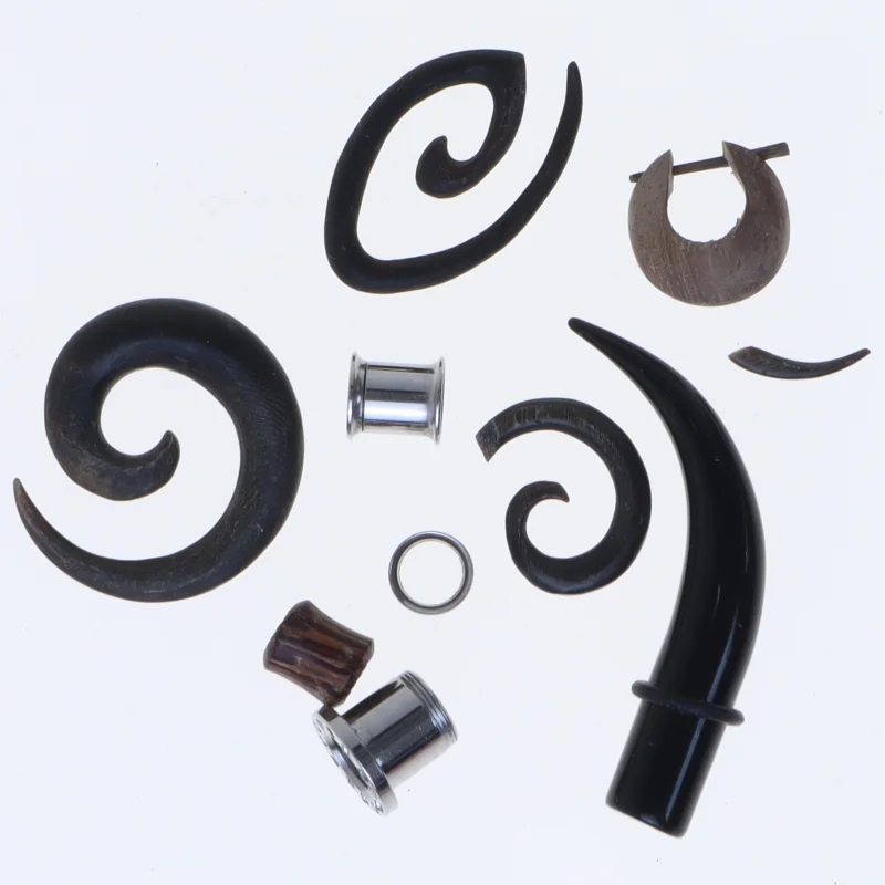 Blandet udvalg af øre piercing smykker (str. Op til 5 cm)