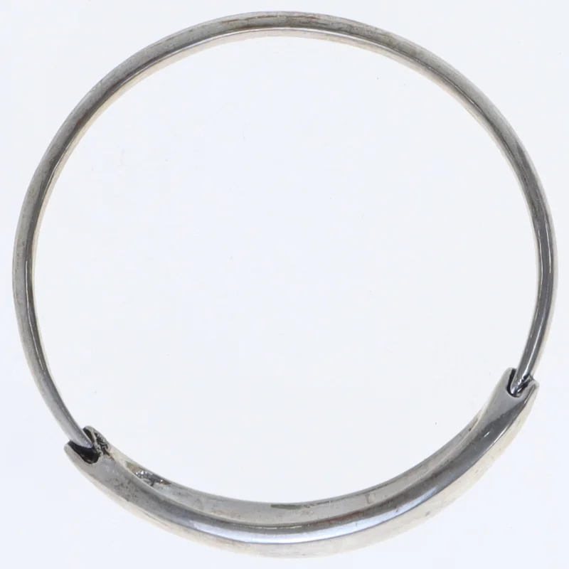 Sølvfarvet armbånd (str. 7 komma 3 cm)