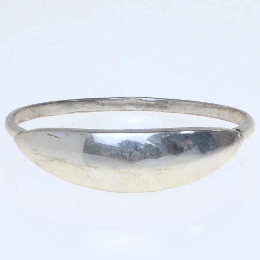 Sølvfarvet armbånd (str. 7 komma 3 cm)
