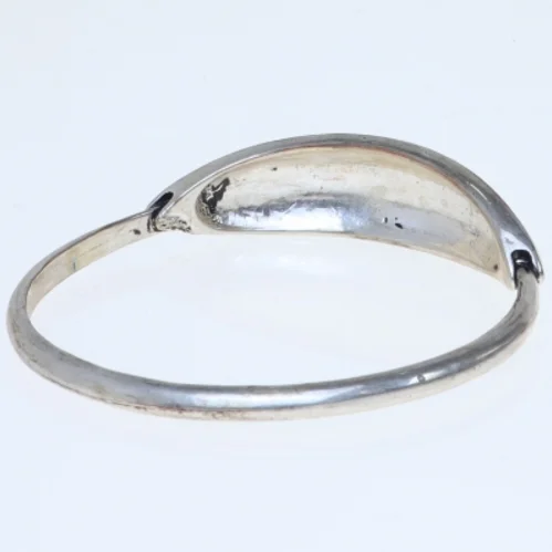 Sølvfarvet armbånd (str. 7 komma 3 cm)