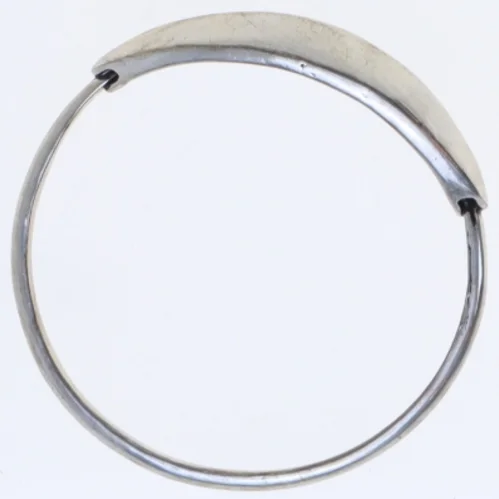 Sølvfarvet armbånd (str. 7 komma 3 cm)