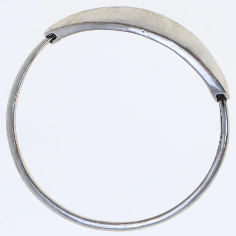 Sølvfarvet armbånd (str. 7 komma 3 cm)