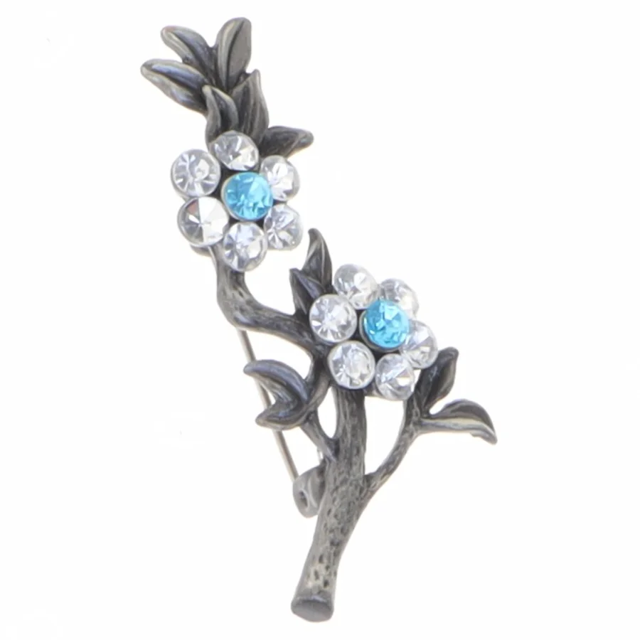 Sølvfarvet blomsterbrosche med krystaller (str. 5 x 2 cm)