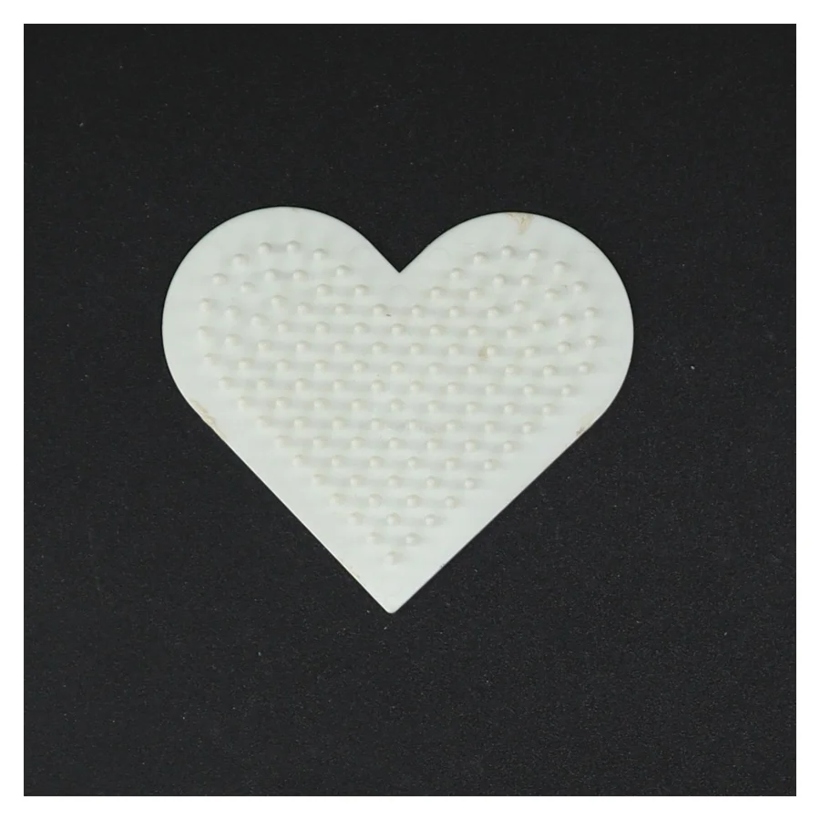 Hjerteformet Perleplade fra Hama (str. 9 x 8 cm)