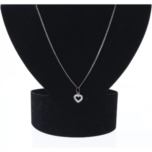 Halskæde med hjertevedhæng (str. 63 cm)