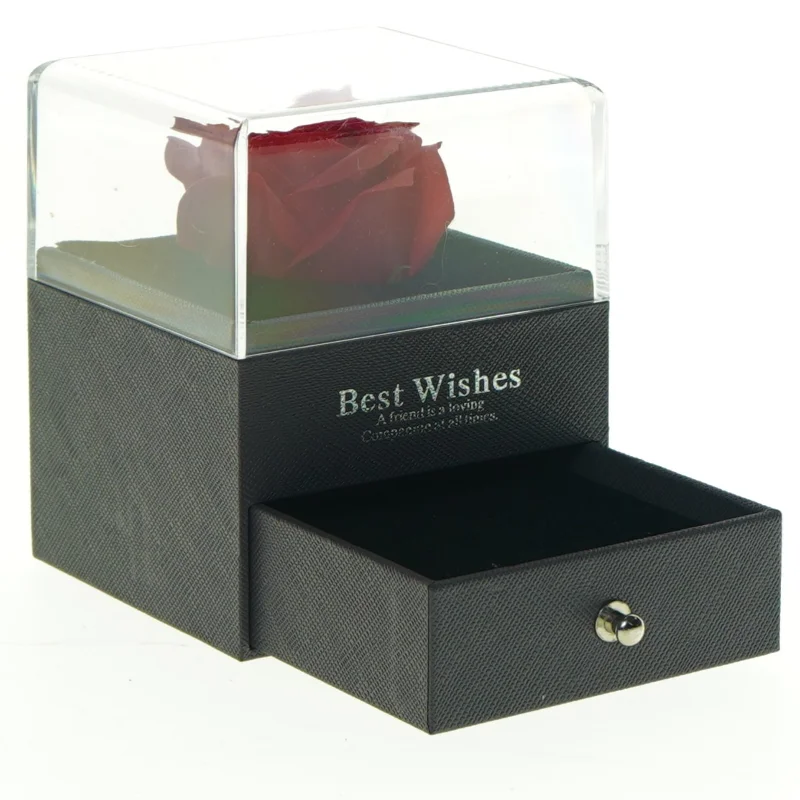 Æske med rosenmotiv (str. 8 x 8 x 10 cm)