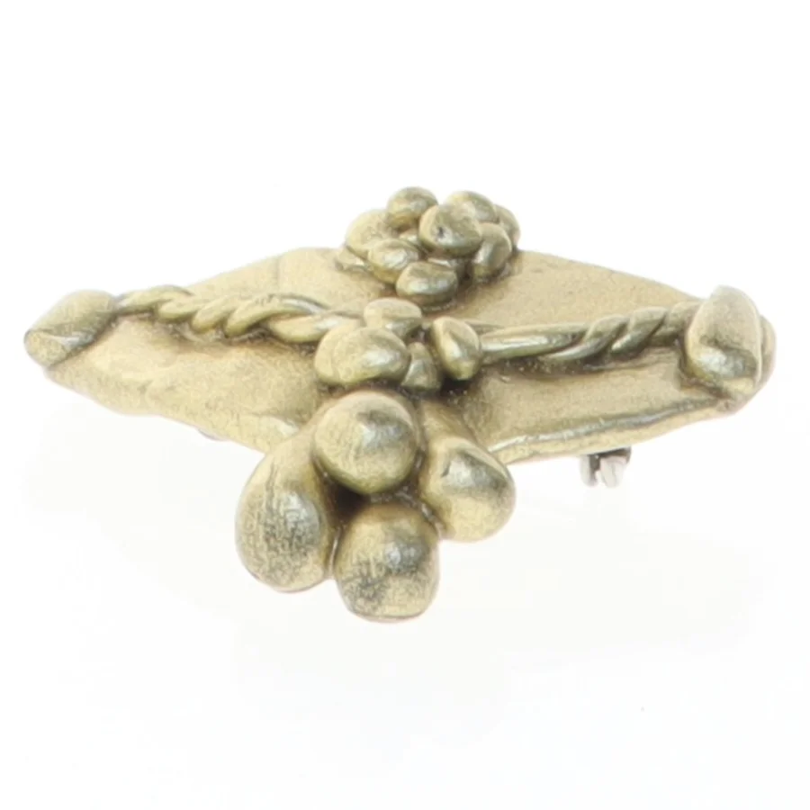 Guldfarvet broche (str. 4,5 x 3,8 cm)