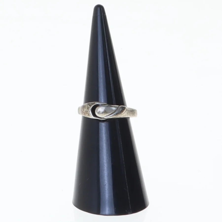 Sølvfarvet ring (str. 2 cm)