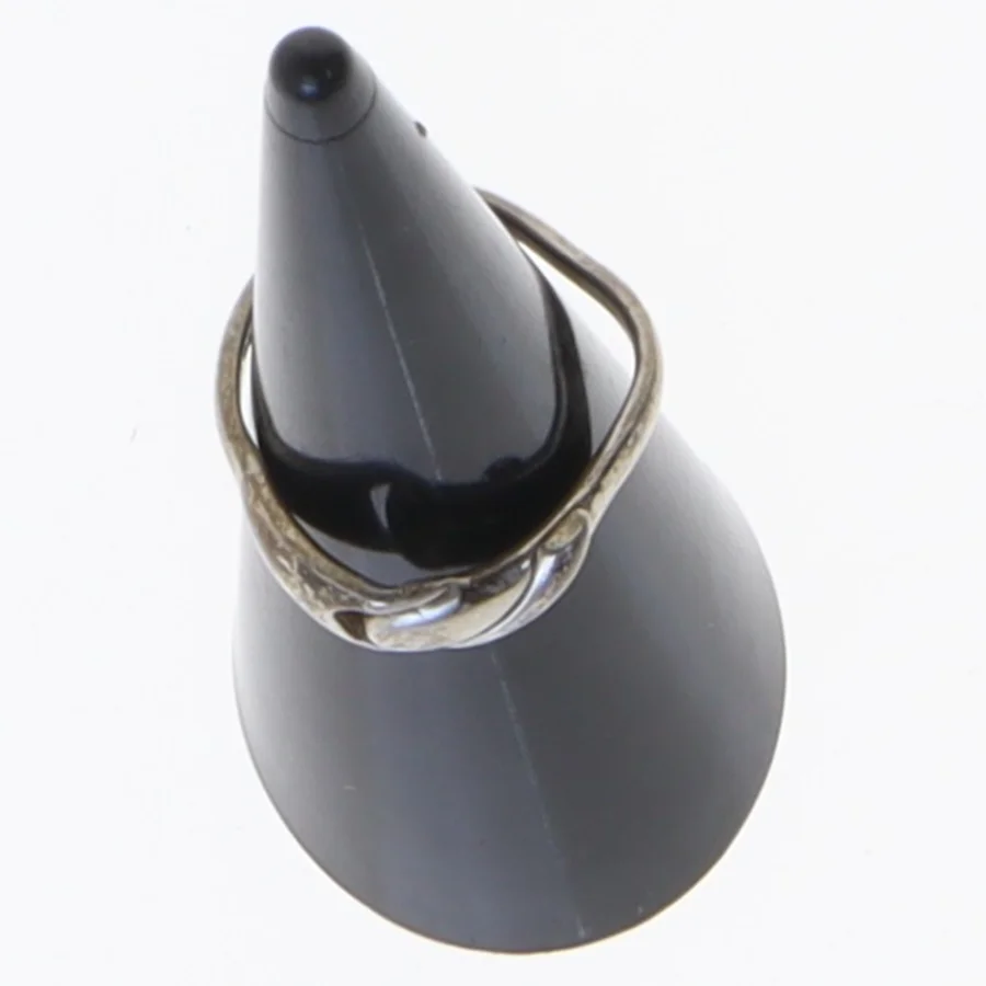 Sølvfarvet ring (str. 2 cm)