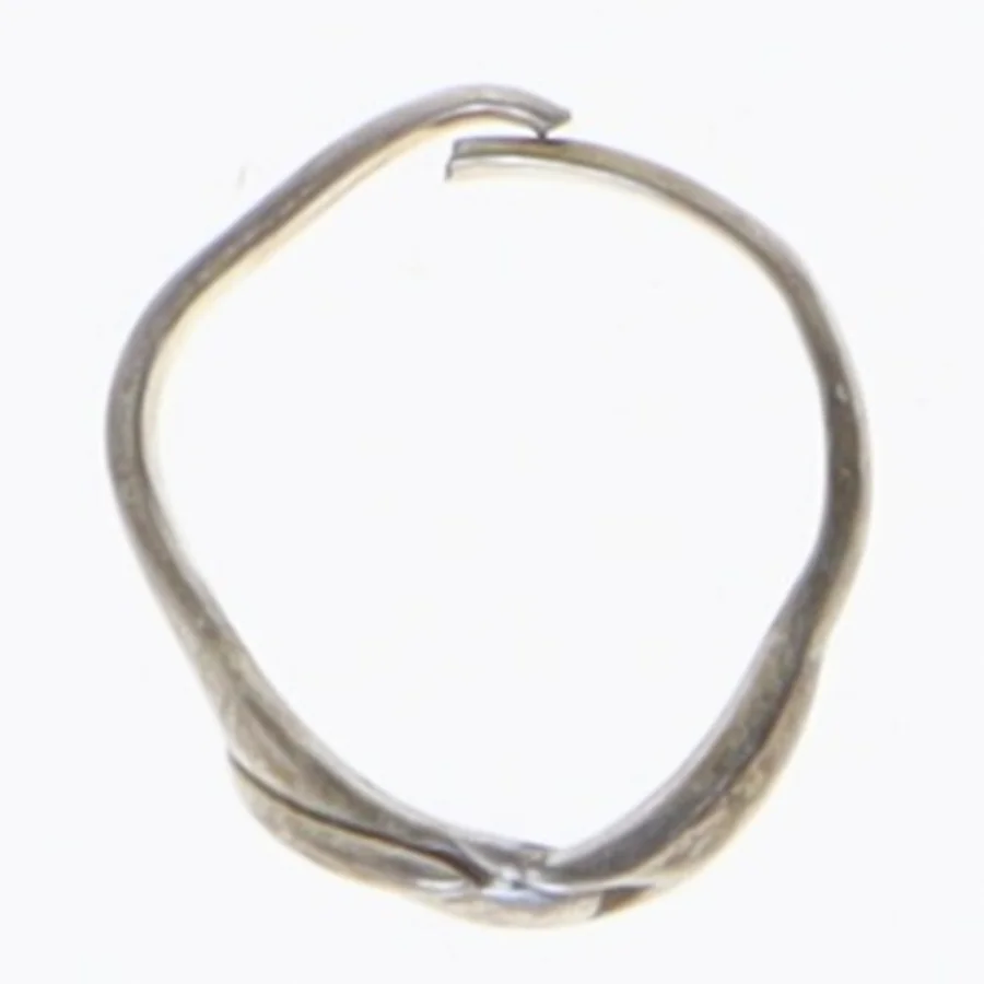 Sølvfarvet ring (str. 2 cm)