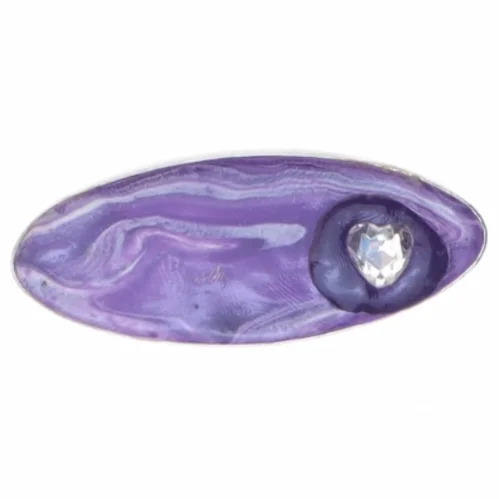 Broche i sølvfarve med lilla emalje og sten (str. 6 x 2,6 cm)