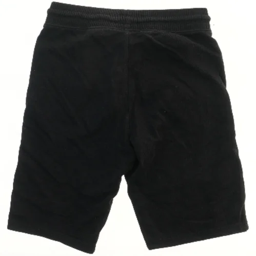Sort Shorts fra H&M (str. 146)