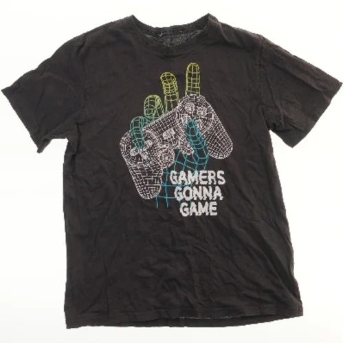 Sort T-shirt med gaming motiv (str.  bryst 47 cm, længde 64 cm)