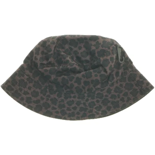 Bøllehat med mønster (str. Ø 34 cm)