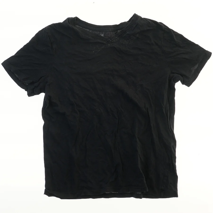 Sort T-shirt fra H&M (str. 152)