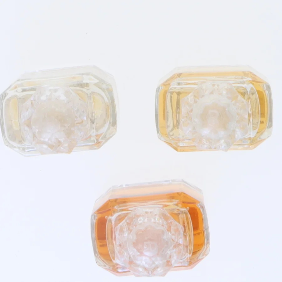 Sæt med 3 Revolution parfume flasker fra Revolution (str. 3 stk 6 cm)