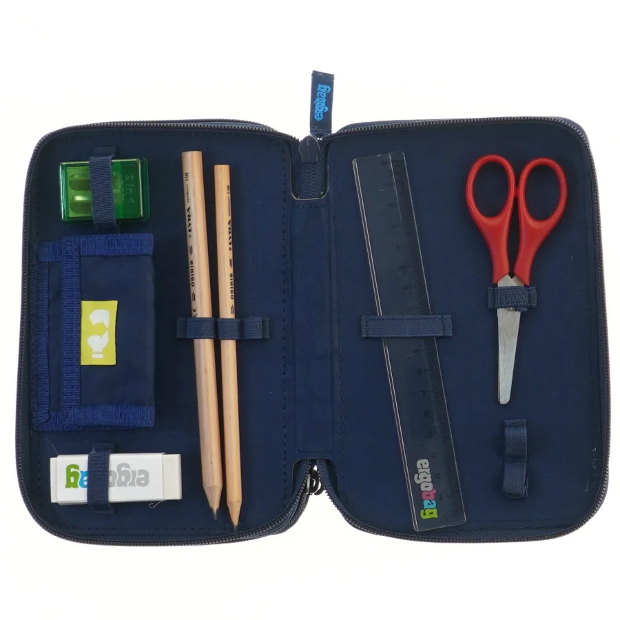 Blå penalhus med farveblyanter og tuscher fra Ergobag (str. 20,5x14 cm)