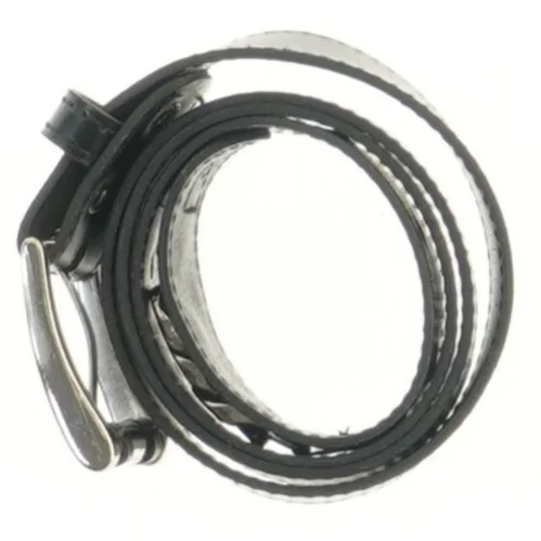 Sort bælte med metalspænde (str. 91 cm)