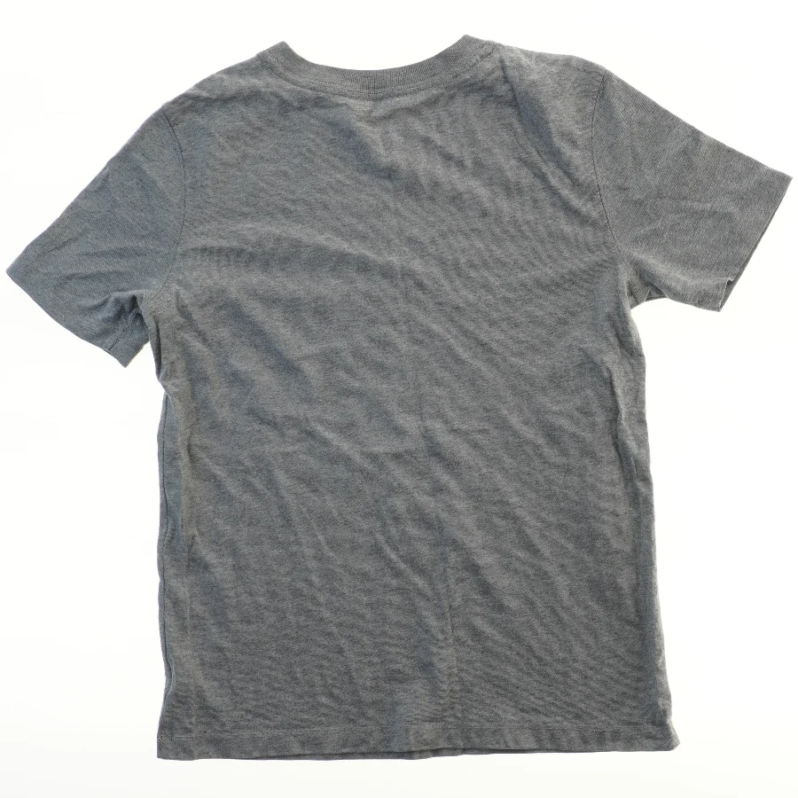 Grå T-shirt med logo fra Gap (str. 110)