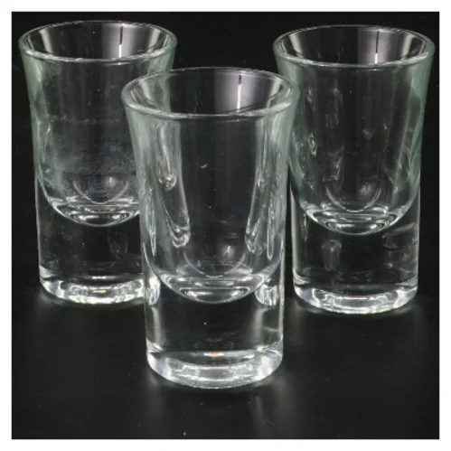 Sæt med tre shotsglas (str. 3 stk Ø 4,5 cm længde 7,5 cm)
