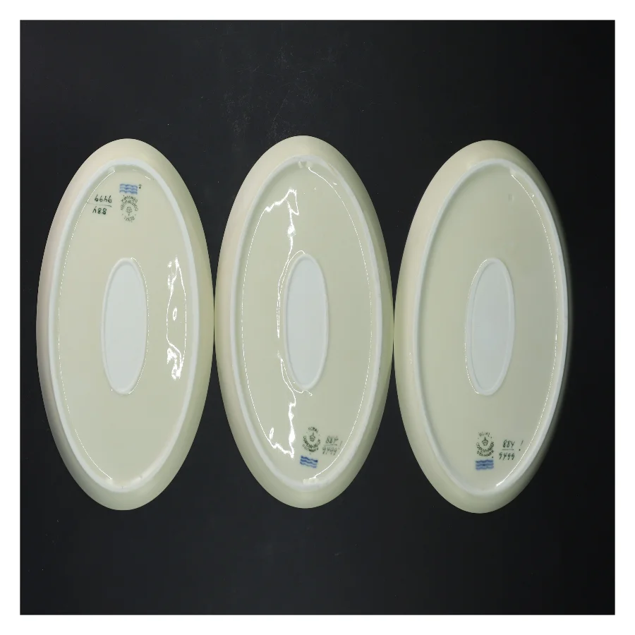 Hjertegræs stel. Ovale porcelænsfade med dekorativt motiv fra Royal Copenhagen (str. 22x13,5x2,5 cm, 3 styk cm)