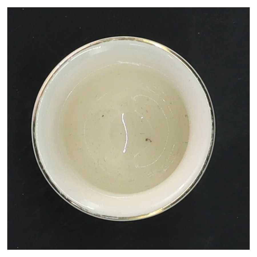 Lille porcelænskop med blomstermotiv (str. Ø 5 cm længde 5,5 cm)