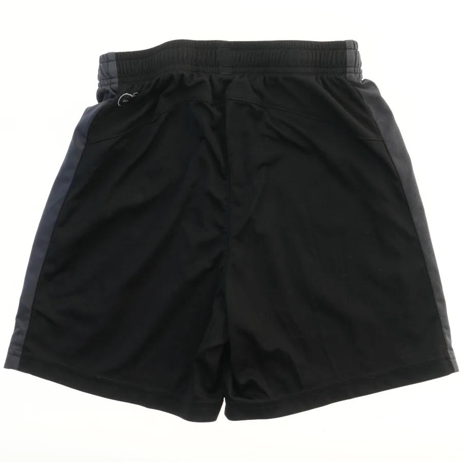 Sportshorts fra Puma (str. 152)