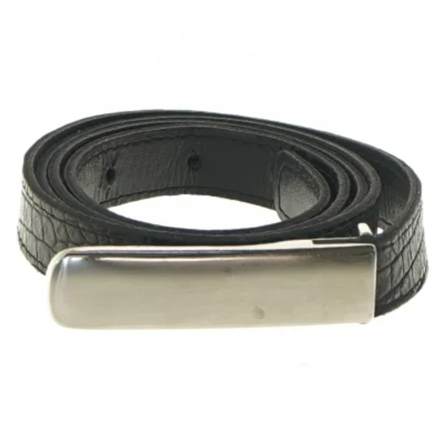 Sort læderbælte med metalspænde (str. 85 cm)