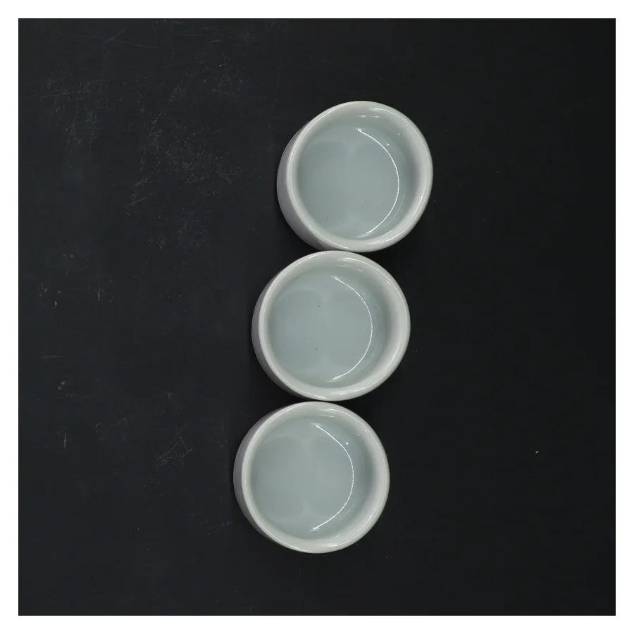 Små hvide porcelænskrukker fra Wessco (str. 5x3,5 cm)