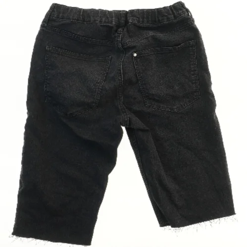 Afklippede jeans fra H&M (str. 158)