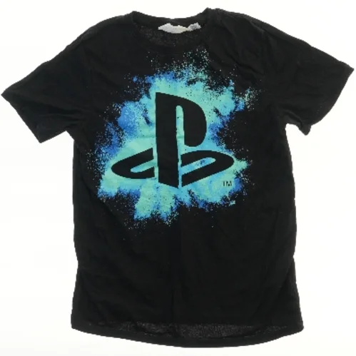 T-shirt med PlayStation-logo fra H&M (str. 152)
