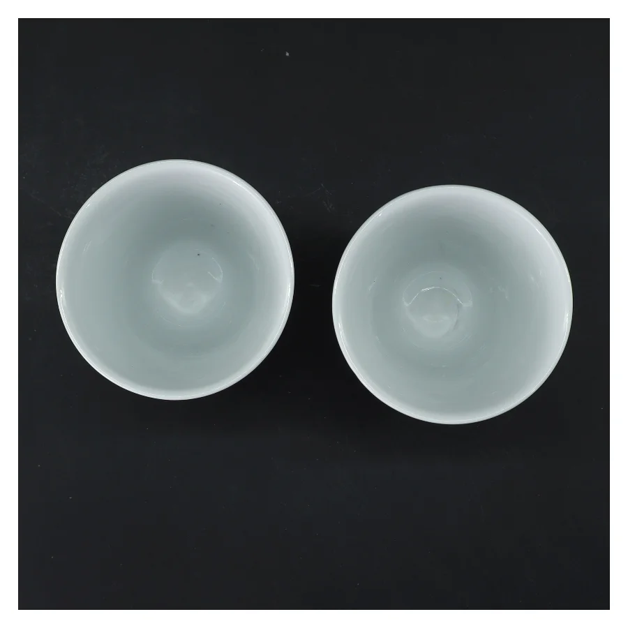 2 stk illustrerede krus fra Poul Pava (str. 2 stk Ø 9 cm længde 12,5 cm)