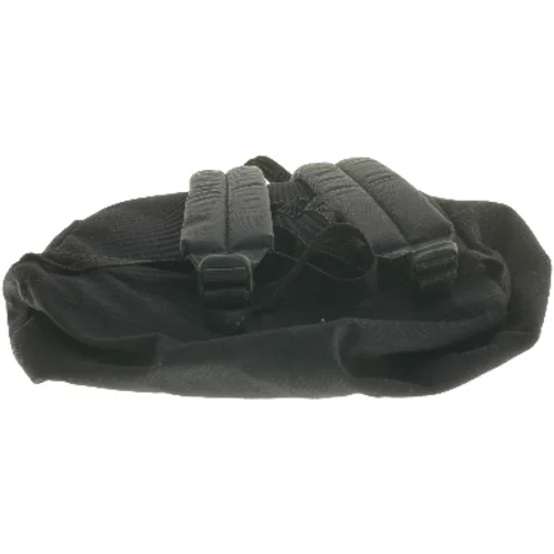 Sort rygsæk fra Eastpak (str. 49x37 cm)