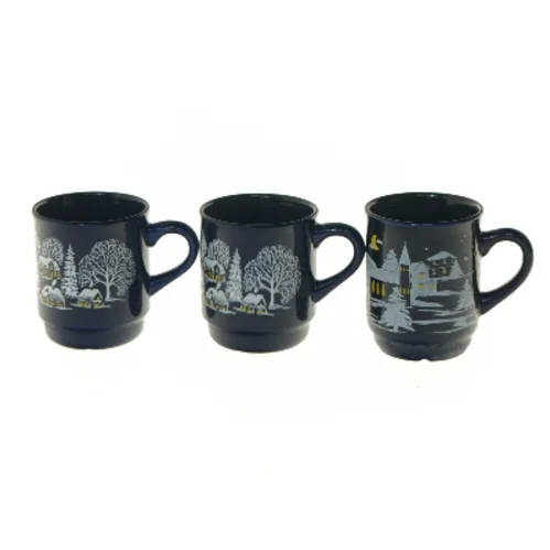 Sæt af tre krus med vintermotiv fra Van Well (str. 9x8 cm)