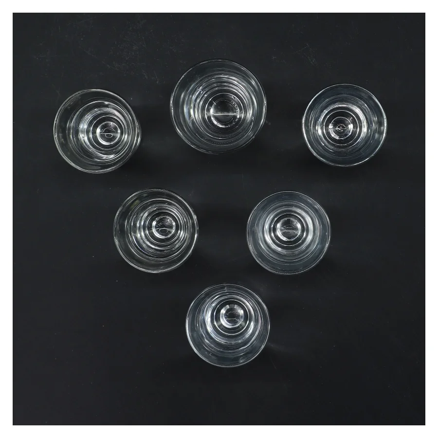 Sæt af seks shotsglas (str. 6 stk Ø 4,5. & 5 cm længde 7 & 9 cm)