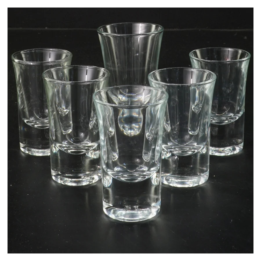 Sæt af seks shotsglas (str. 6 stk Ø 4,5. & 5 cm længde 7 & 9 cm)
