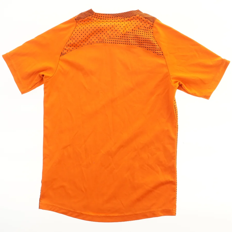 Sportstrøje med mønster fra Puma (str. 152)