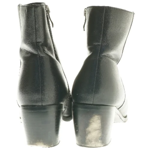 Sort støvle med hæl fra VRS (str. 41 )