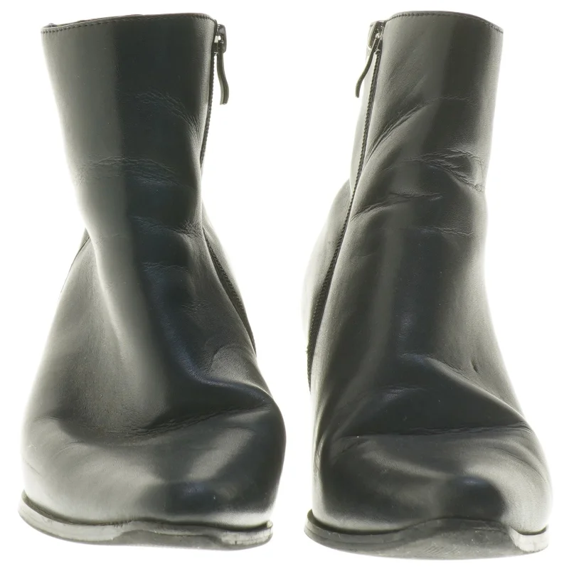 Sort støvle med hæl fra VRS (str. 41 )