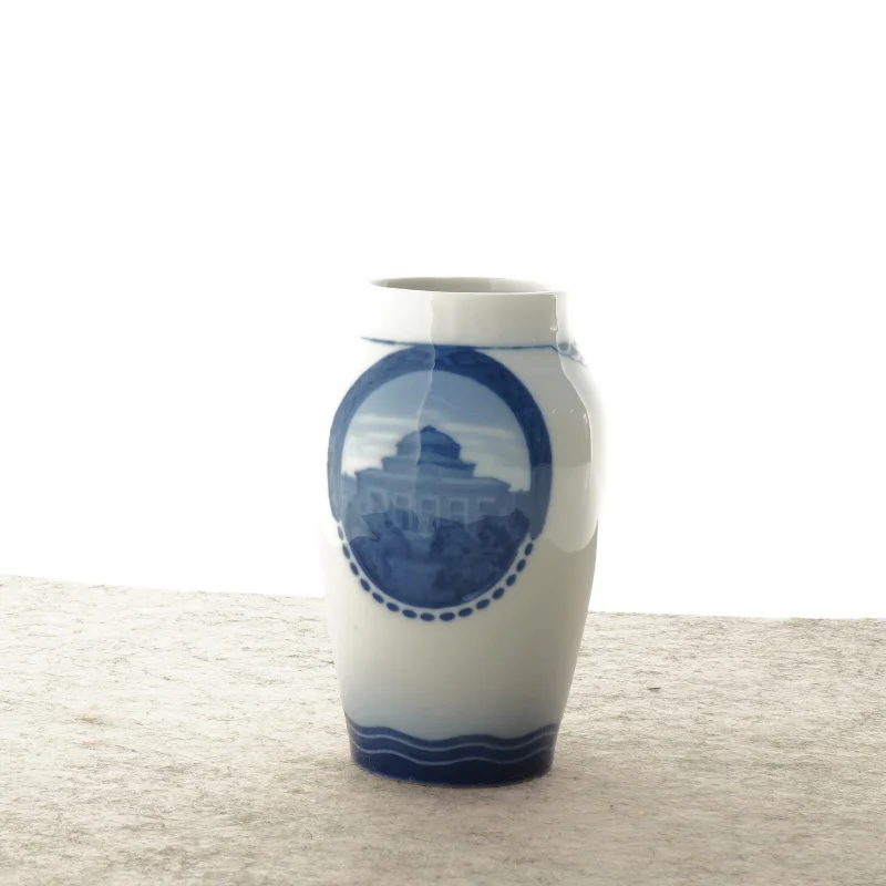 Vase fra Royal Copenhagen (str. 14 x 8 cm)