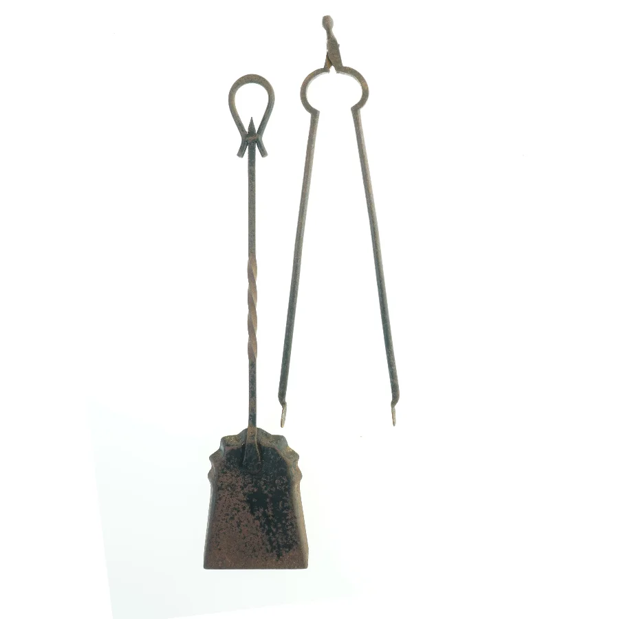 Smedede pejseværktøjer (str. 54x12 cm)