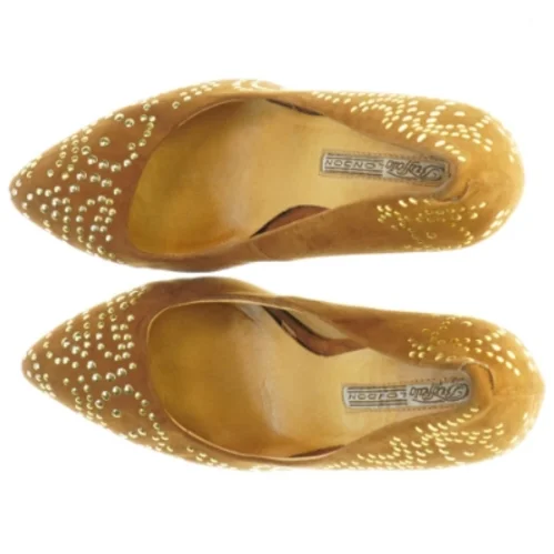 Brun stilethæl med nitter fra Buffalo (str. 38 )