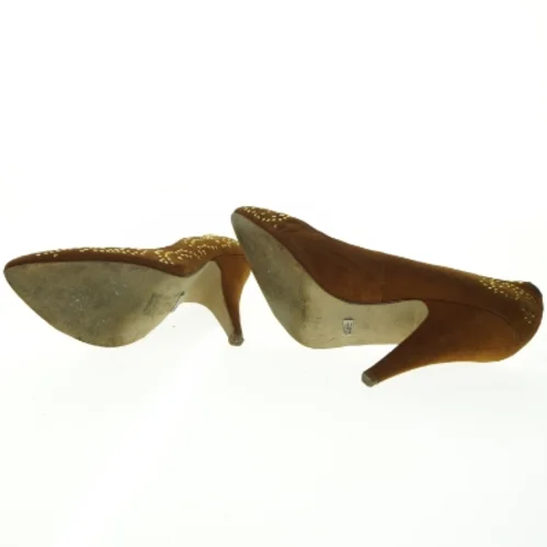 Brun stilethæl med nitter fra Buffalo (str. 38 )