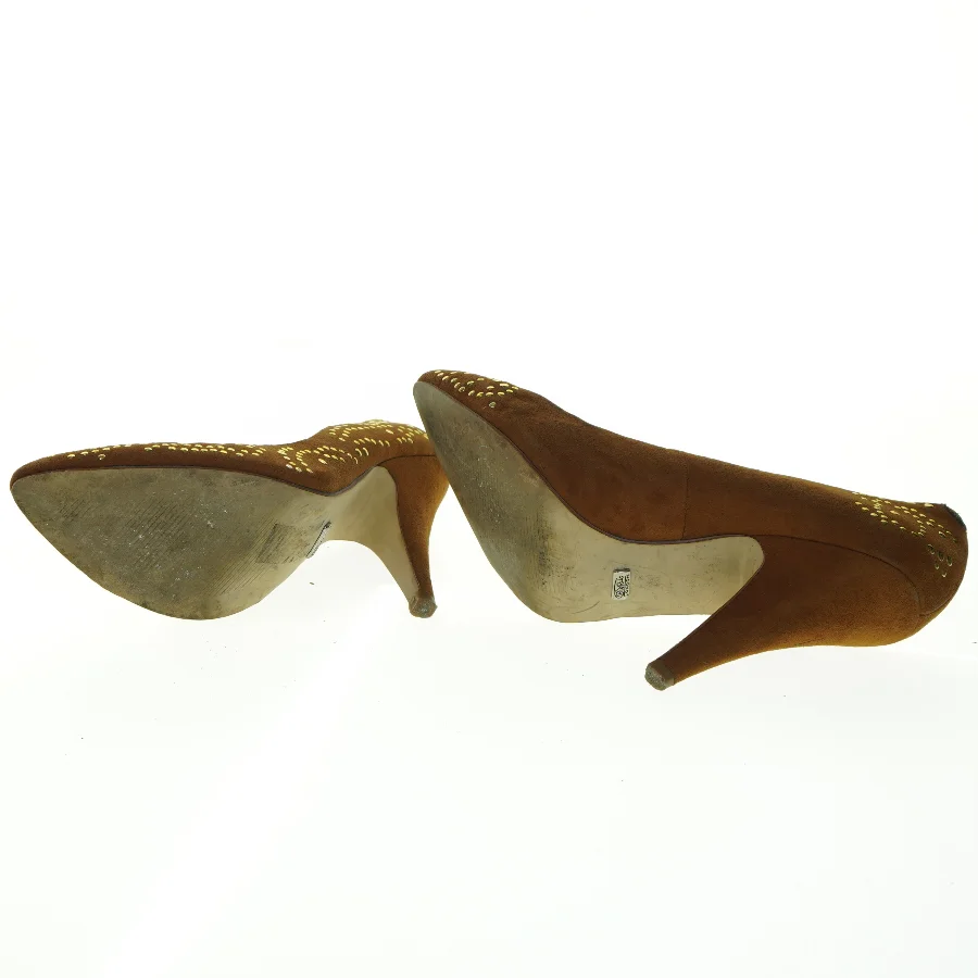 Brun stilethæl med nitter fra Buffalo (str. 38 )