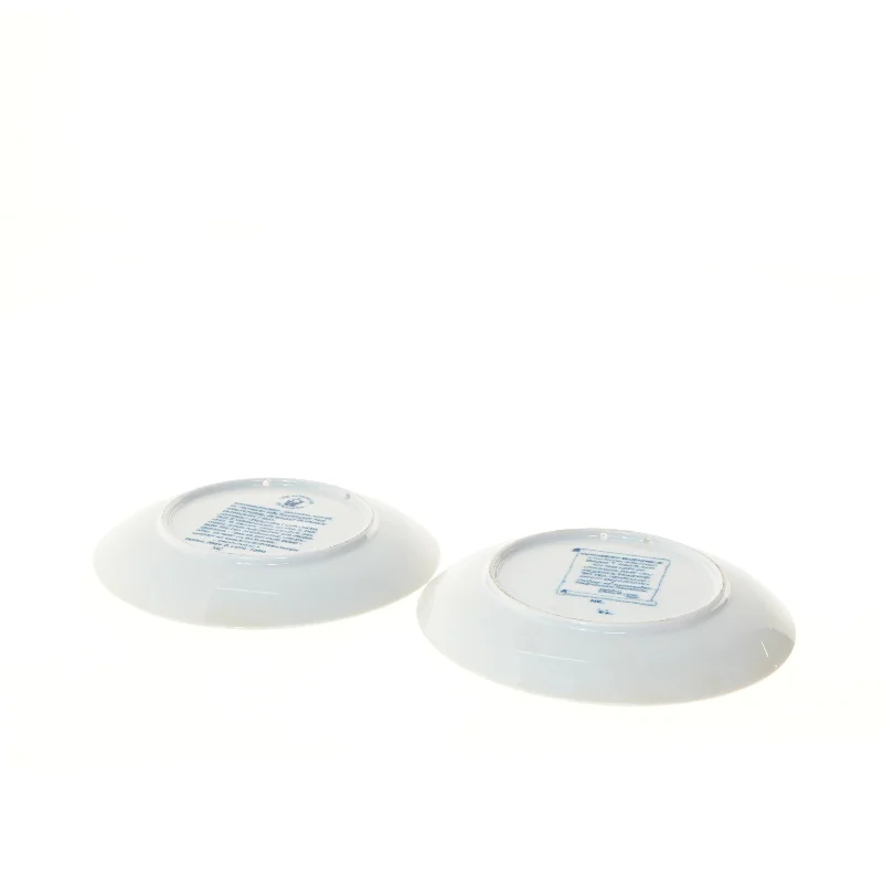 Blå og hvide dekorative tallerkener med skibsmotiver fra Lise Porcelain (str. Ø 19,5 cm)