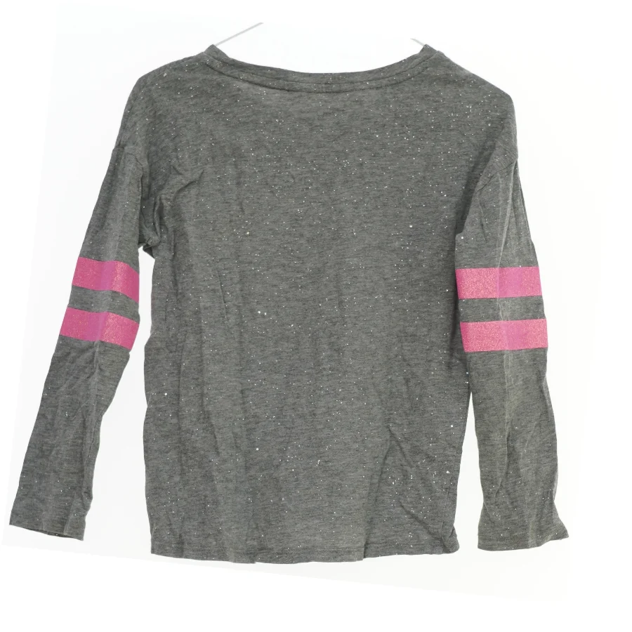 Langærmet grå bluse med pink detaljer fra OshKosh fra OshKosh (str. 104)