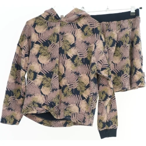 Blomster mønstret hættetrøje og shorts sæt fra Creamie (str. 134)