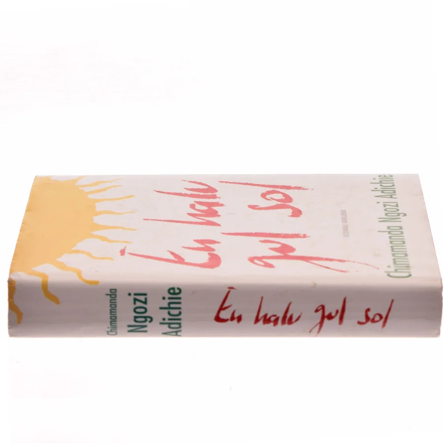 En halv gul sol af Chimamanda Ngozi Adichie (Bog)