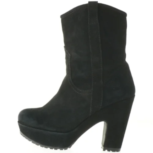 Sort støvle med høj hæl størrelse 36 fra Gardenia (str. 36 )