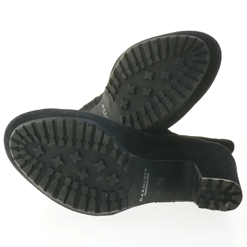 Sort støvle med høj hæl størrelse 36 fra Gardenia (str. 36 )